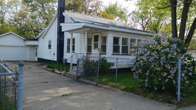 1343 E. Broadway. House with basement and ... - 1343 E. Broadway. House with basement and ...
