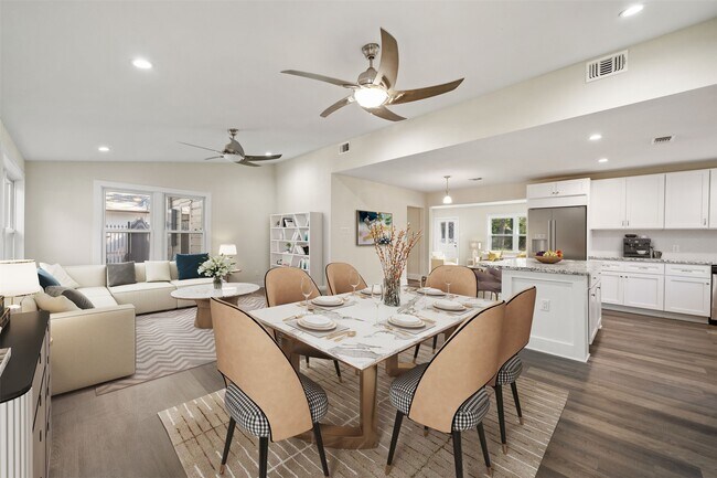 Photo - 1034 W 43rd St