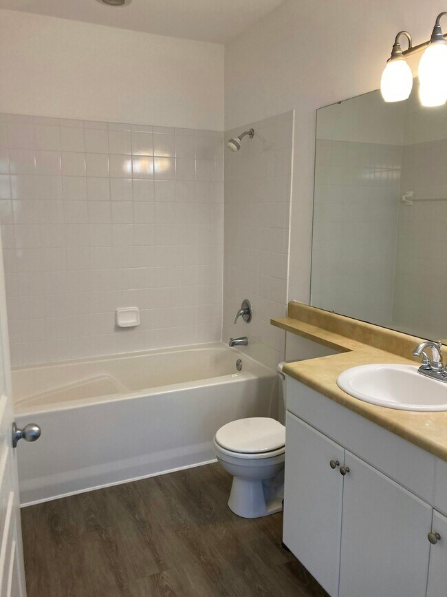 Photo - 600 Bucksley Ln Unit 202