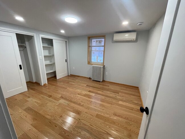 Photo - 2544 Yates Ave Unidad Walk-in