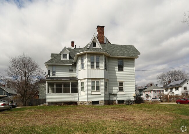 132-134 E Housatonic St