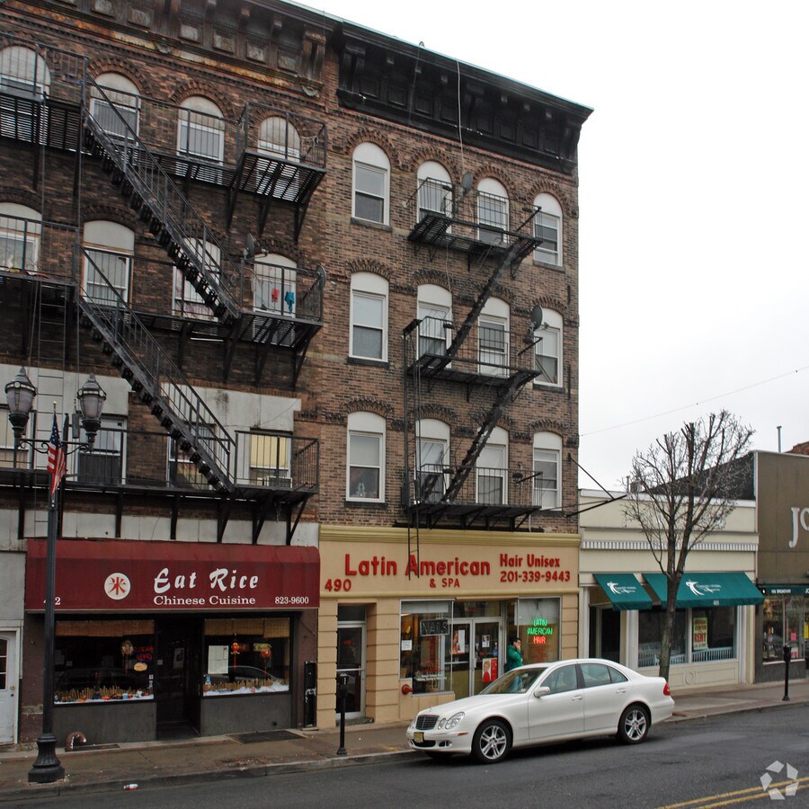 Photo - 490 Broadway