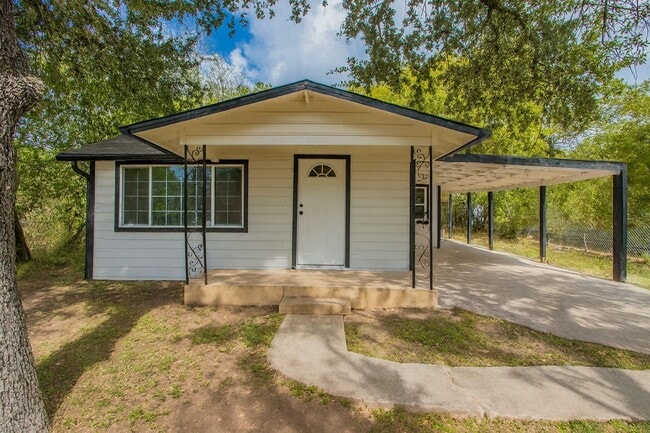 Building Photo - Modern Comfort and Convenience  4BR/2BA Home in San Antonio Available Now!