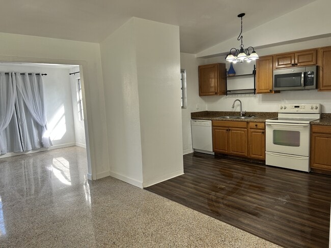 Photo - 14 Ronnie Cir