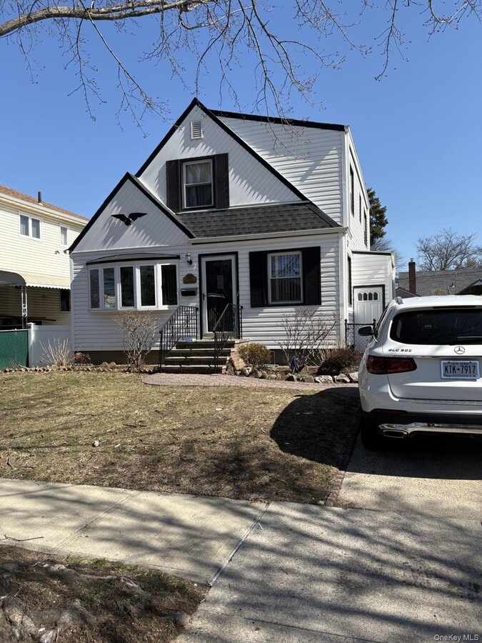 Photo - 81-11 261st St