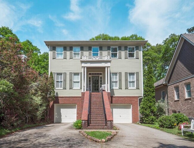 Photo - 1060 Pine Grove Ave NE House