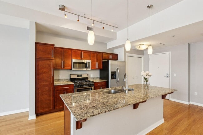 Photo - 106 W Seeboth St