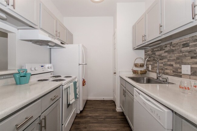 Photo - 2101 Hayes Rd Unit 1605