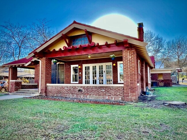 Building Photo - 1109 NW 4th Ave