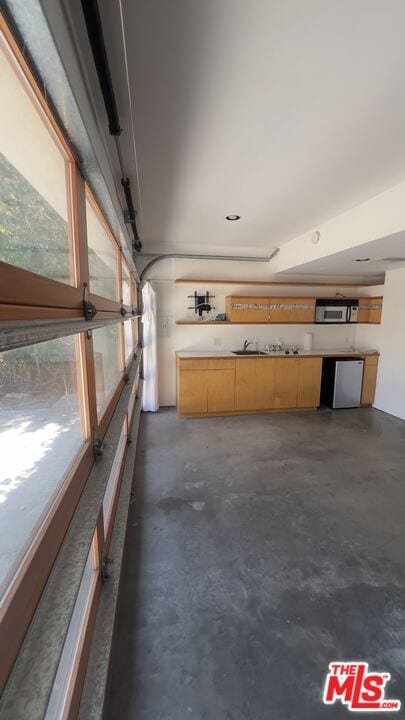 Photo - 656 Angelus Pl