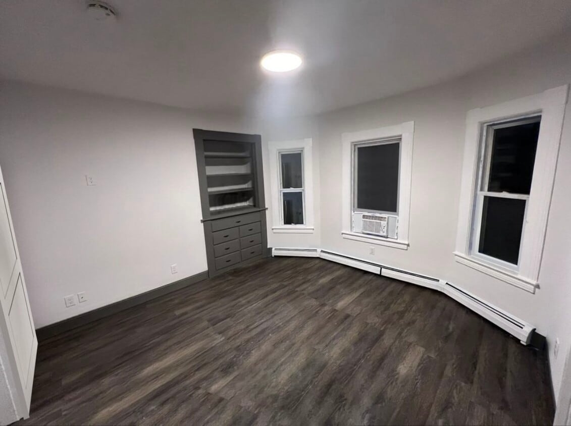 Living - 197 White St (Lowell, MA)