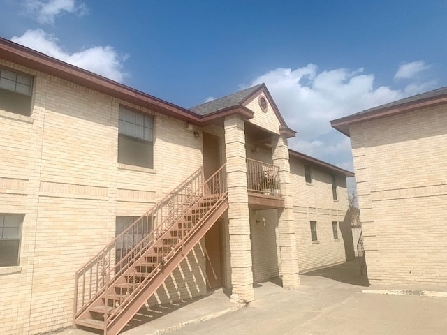 Building Photo - 1502 E San Pedro St Unit 15