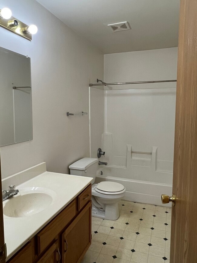 Photo - 1155 N Indiana St Unidad B