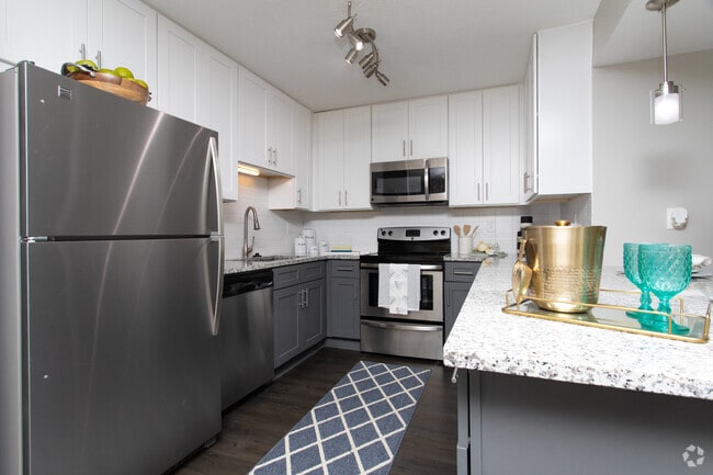 2BR, 2BA - 1210SF