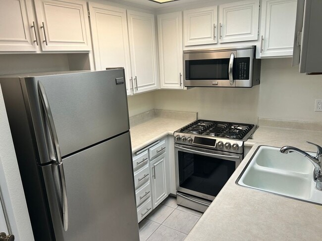 Photo - 13112 Moorpark St