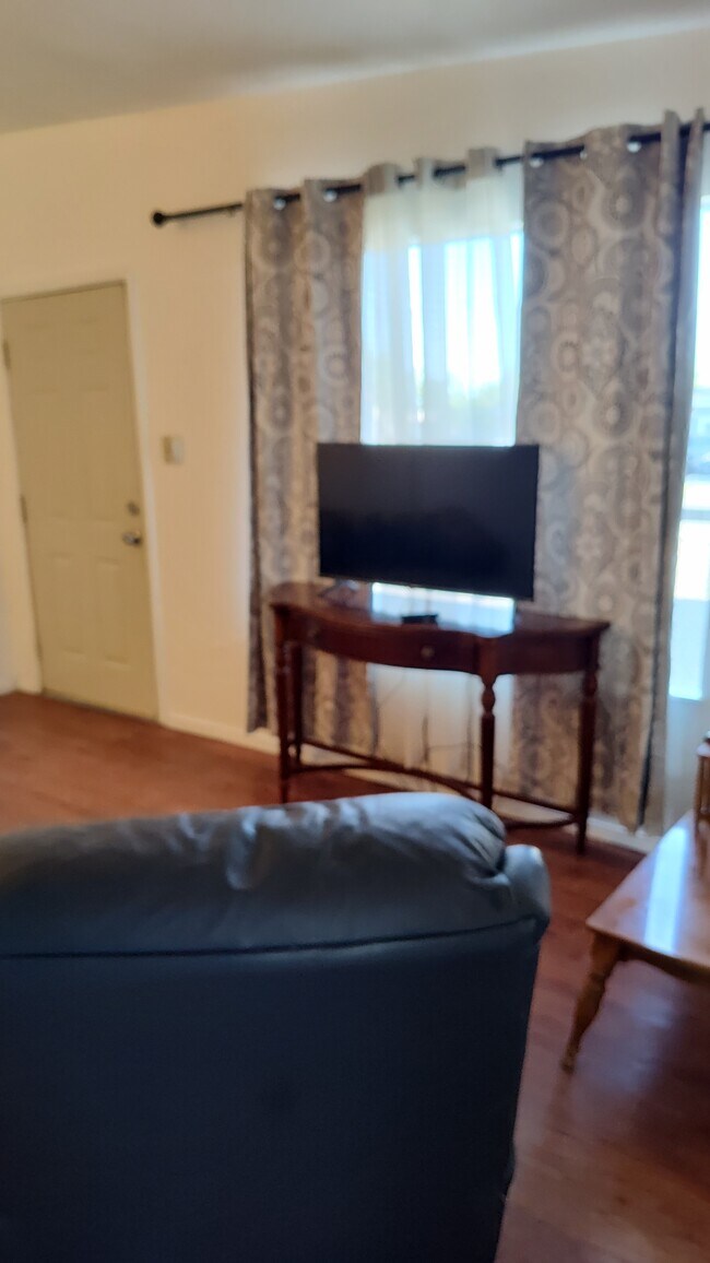 2207 W Juniper St Unidad A