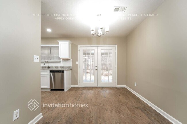 Photo - 705 Old Manor Rd NW