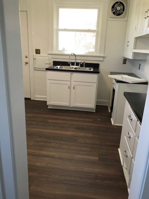 kitchen - 2026 Saint Clair Ave House