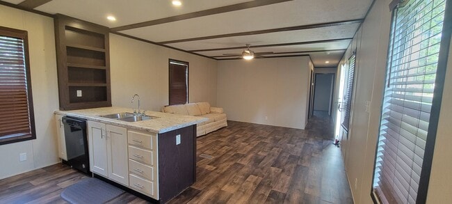 Photo - Gorgeous 3 bedroom/2 bath mobile home in Willow Oak Park, Keithville! Unit Willow Oak 3043