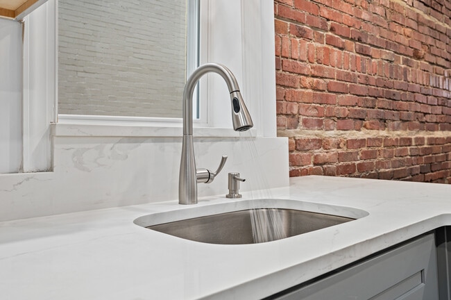 Photo - 318 Laurel St