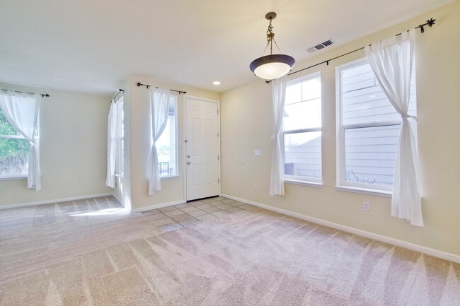 Photo - Large, Bright and Beautiful 3BR/2.5BA/2,195sf home in great condition!