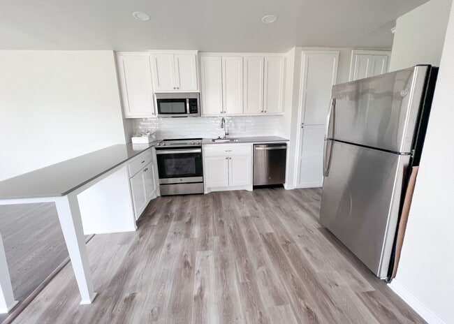 221 NE 26th, Apt B
