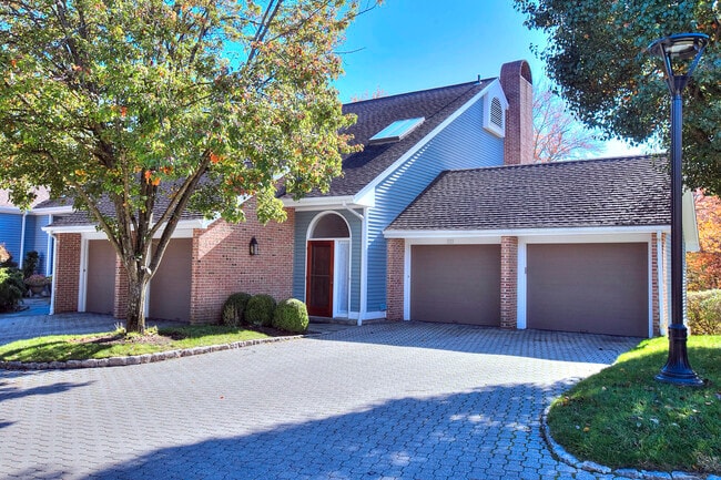 Photo - 135 Regents Pk Unit 135