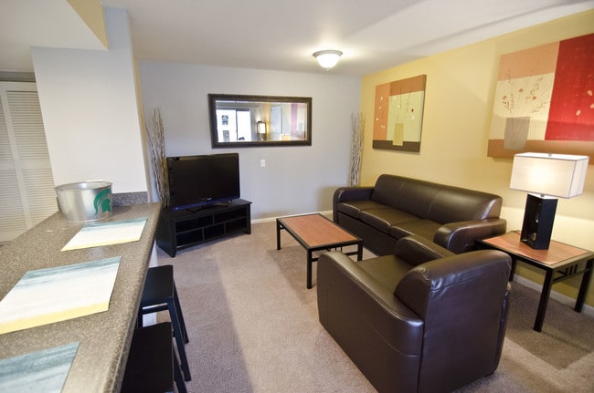 Photo - Campus Hill Apartments