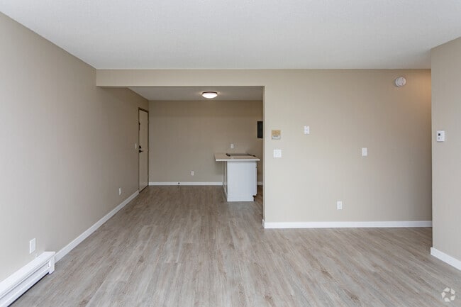 2BR, 1BA - 800-850 SF