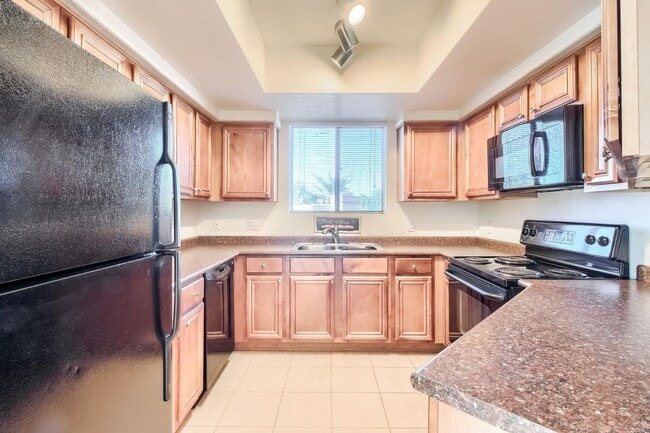 Building Photo - 4925 E Desert Cove Ave