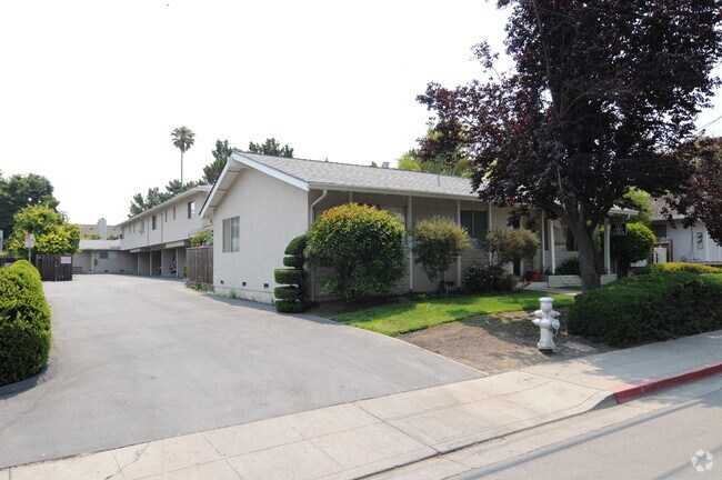 Oro Loma Apartments - Oro Loma Apartments