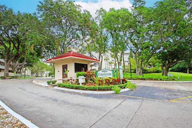 Building Photo - 6911 Environ Blvd Unit 5L Rental