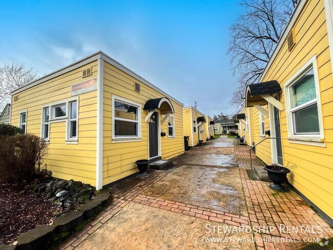 Building Photo - Adorable cottage in great location Unit 5 Rental