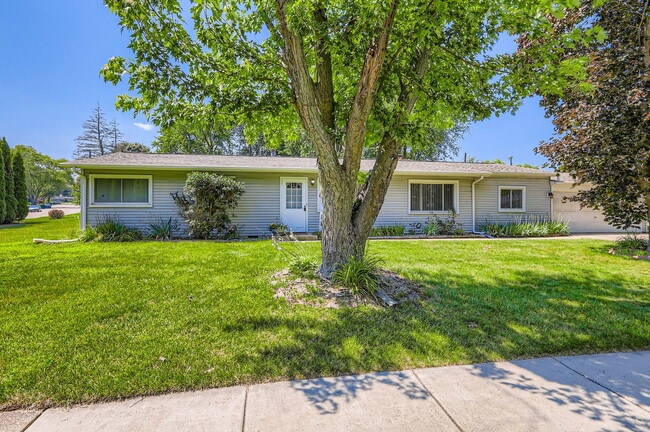 Photo - 36180 N Grandwood Dr House