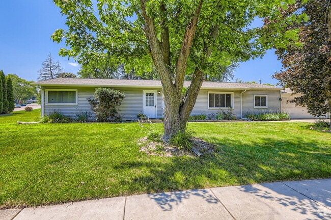 Building Photo - 36180 N Grandwood Dr Rental