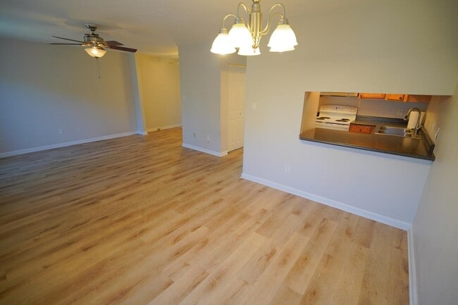 Photo - 1303 Airport Dr