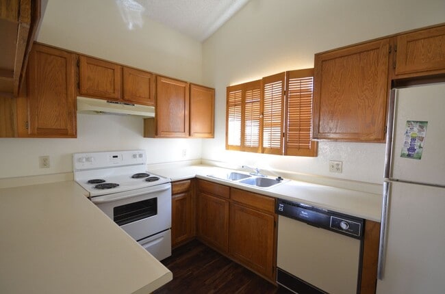 Photo - BEAUTIFUL, SPACIOUS 2 BED AND 2 BATH HOME ...