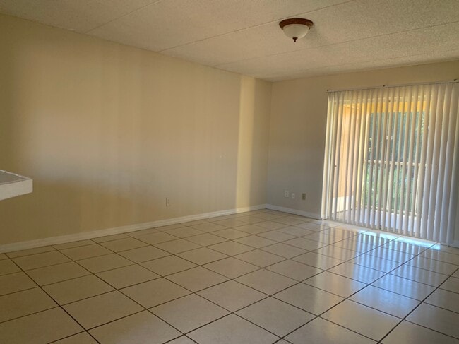 Photo - 1bed/1bath move-in ready condo $1140/month available December 2025 Unit 205