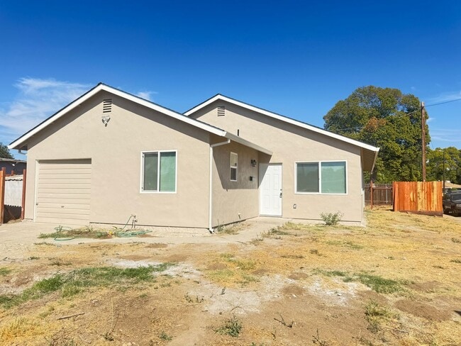 Building Photo - 4 bed / 2 ba home - N Yuba City