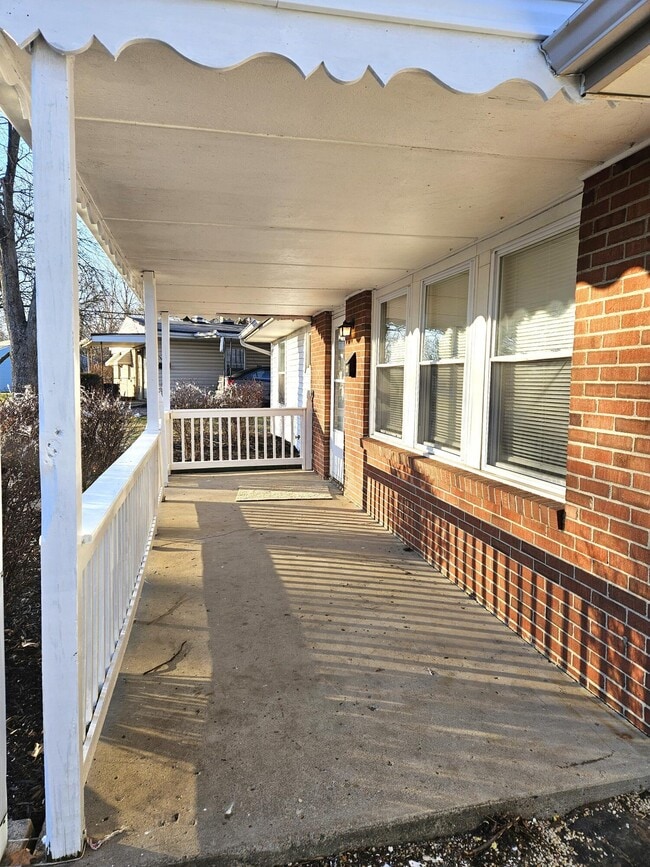 Photo - 2906 La Rosa Dr