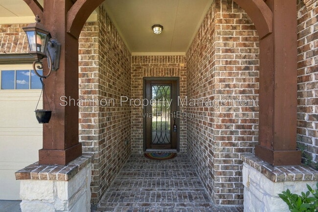11022 Sarah Bluff Ln