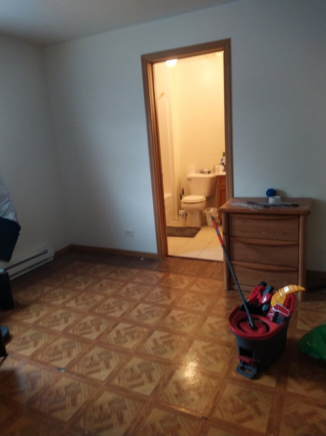 Building Photo - 928 Main St Unit 1 front