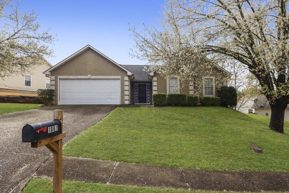 Photo - 1001 Maple Leaf Ridge