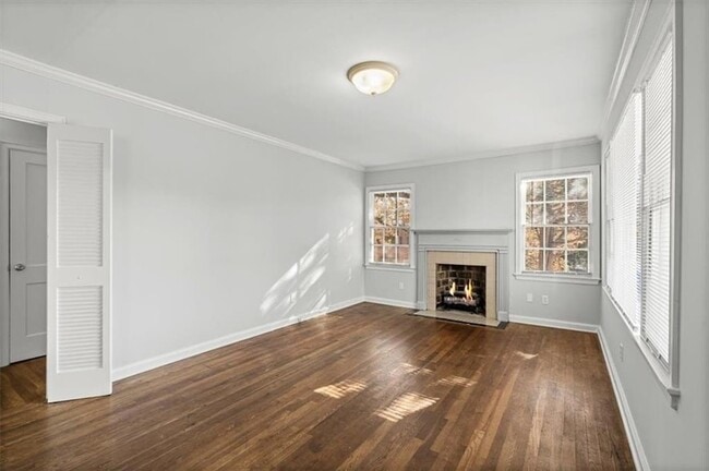 Photo - 449 10th St NW