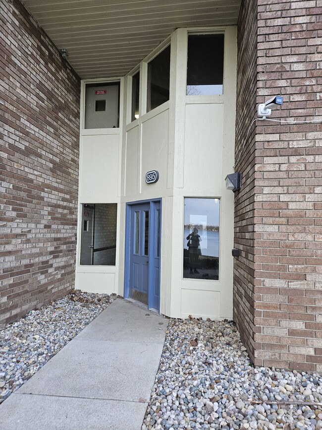 895 S Pontiac Trail Condo Unit 304 Condo for Rent in Walled Lake, MI