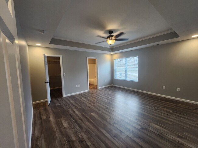 Photo - East Side Terre Haute - 5 Bedroom, 3 Baths, 2 Car Garage Home!