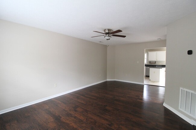Photo - 3 Bedroom townhome with basement!