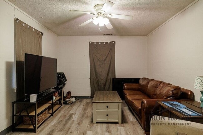 Photo - 123 Hollie St