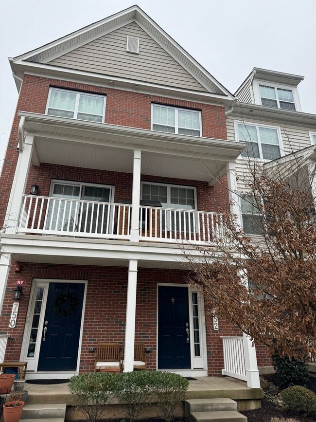 Photo - 752 W 2nd St