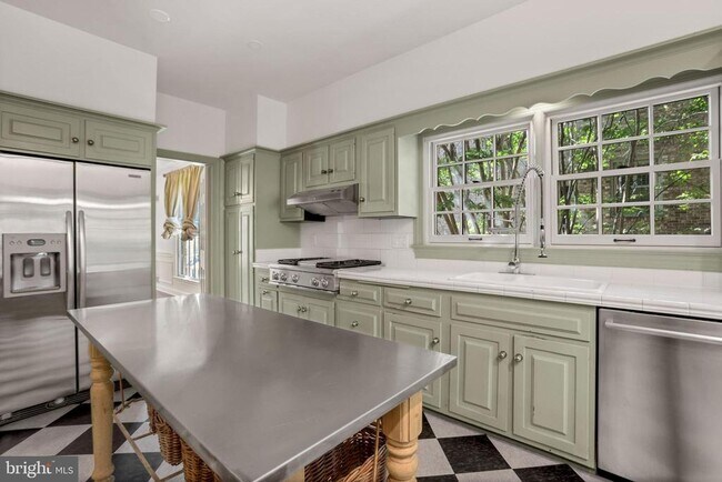 Photo - 4925 Weaver Terrace NW